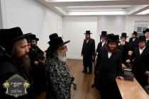 כ''ק רבינו הגה''ק שליט''א ביי תפילת מנחה בביהמ''ד 