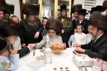 🌴בצל הקודש🌴
רבינו שליט"א אויף א חתימת שטרות אין שט