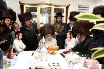 🌴בצל הקודש🌴
רבינו שליט"א אויף א חתימת שטרות אין שט