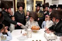 🌴בצל הקודש🌴
רבינו שליט"א אויף א חתימת שטרות אין שט