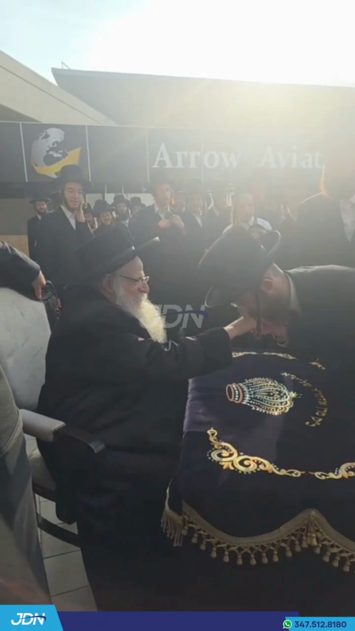 האדמו"ר מצאנז קלויזענבורג ביים אנקומען היינט צופרי