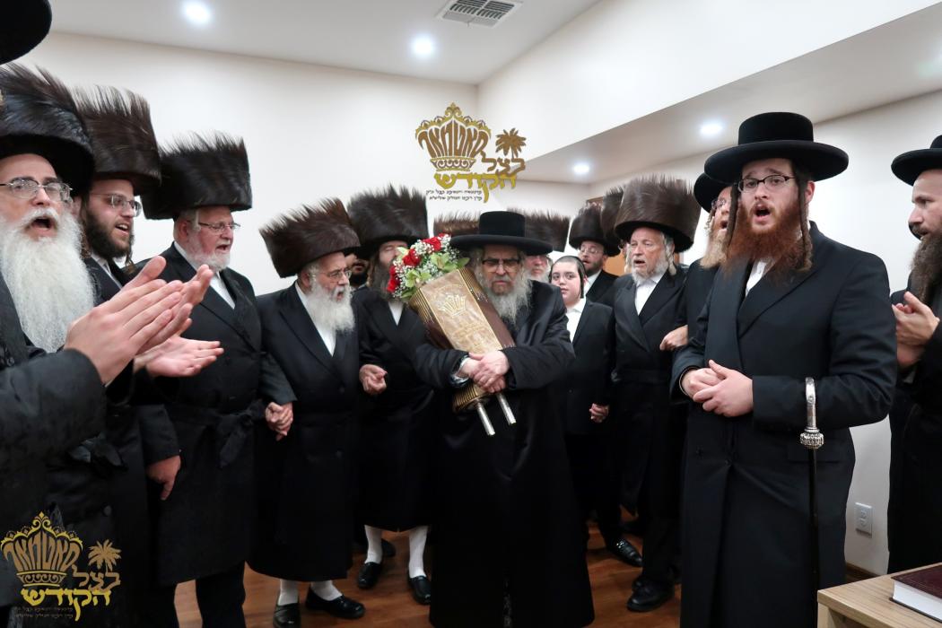 🌴בצל הקודש🌴
רבינו שליט''א ביים ארויספירן די ספר תו