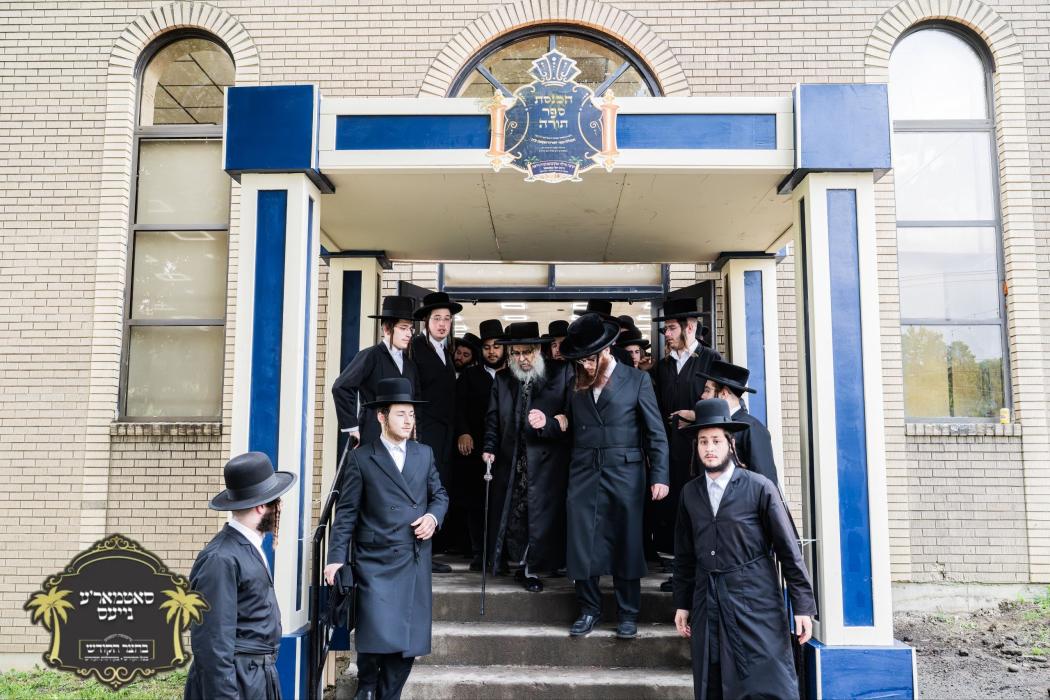 כ''ק רבינו הגה''ק שליט''א ביים מעמד סיום כתיבת ספר