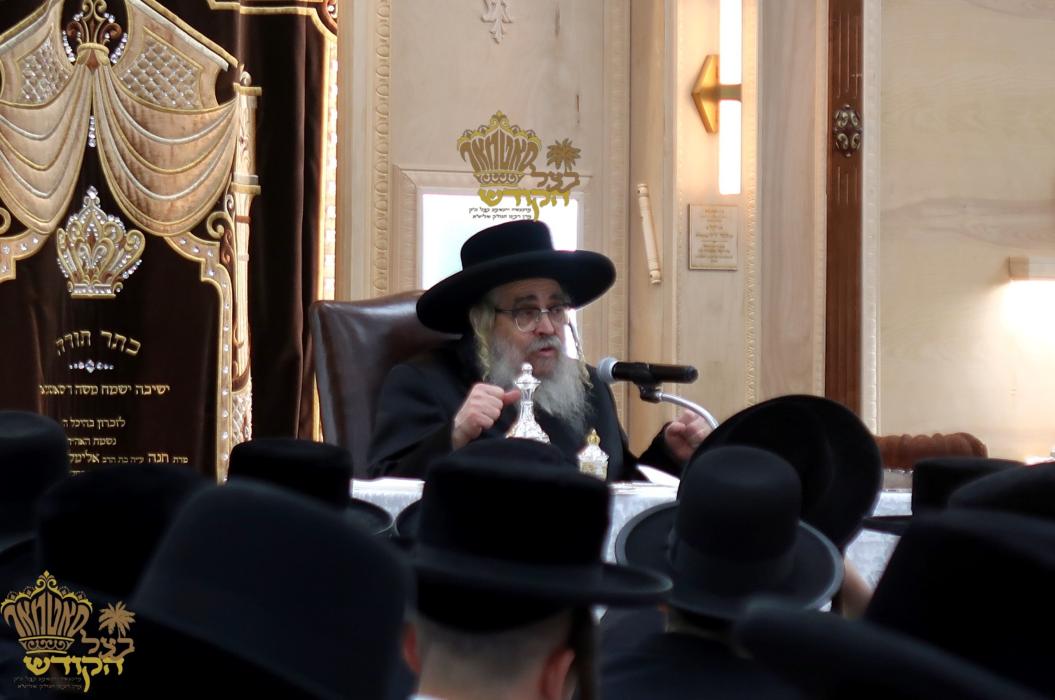 🌴בצל הקודש🌴 
רבינו שליט"א ביים מסיבת לחיים נאך תפי