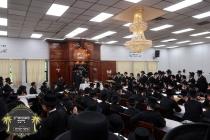 כ''ק רבינו הגה''ק שליט"א ביי תפילת שחרית והלל, בלא