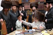 🌴בצל הקודש🌴
רבינו שליט''א ביי התחלת כתיבת ספר תורה