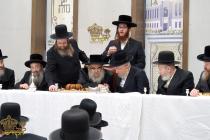 🌴בצל הקודש🌴
רבינו שליט''א ביים מסיבת לחיים נאך תפי
