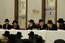 🌴בצל הקודש🌴
רבינו שליט''א ביים מסיבת לחיים נאך תפי
