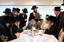🌴בצל הקודש🌴
רבינו שליט''א ביי חתימת שטרות אין שטוב