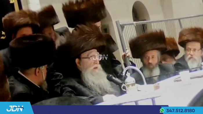 האדמו"ר מפשעווארסק ביים דערציילן סיפורי צדיקים ביי
