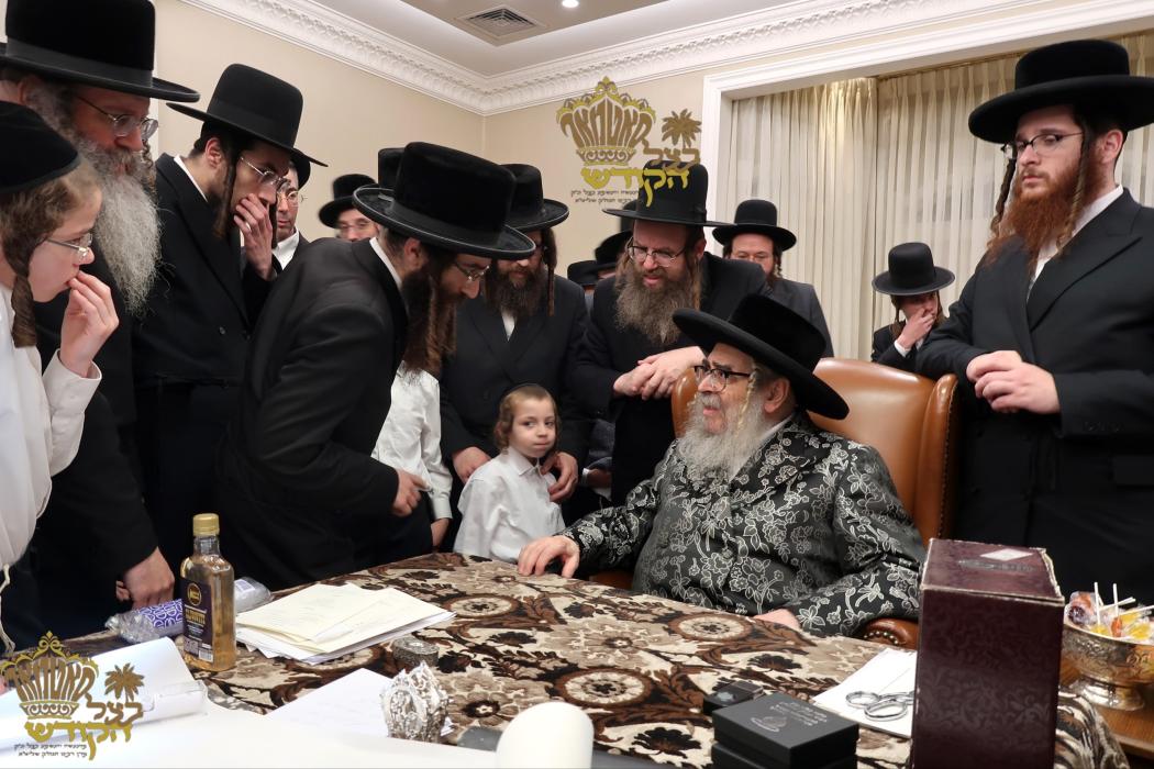 🌴בצל הקודש🌴
רבינו שליט''א ביי התחלת כתיבת ספר תורה