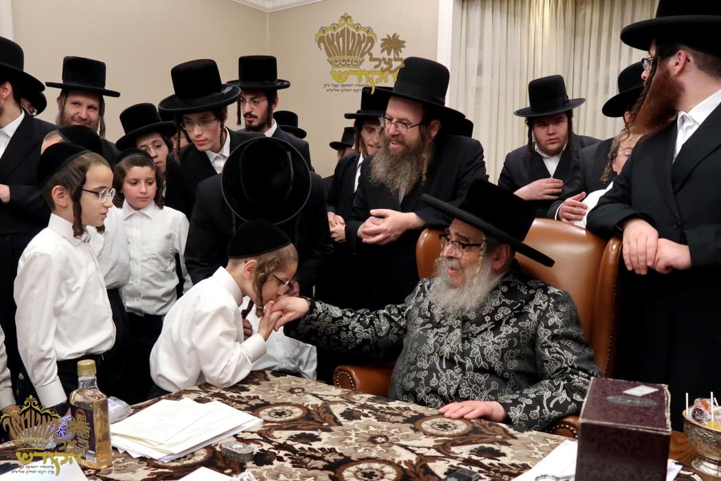 🌴בצל הקודש🌴
רבינו שליט''א ביי התחלת כתיבת ספר תורה