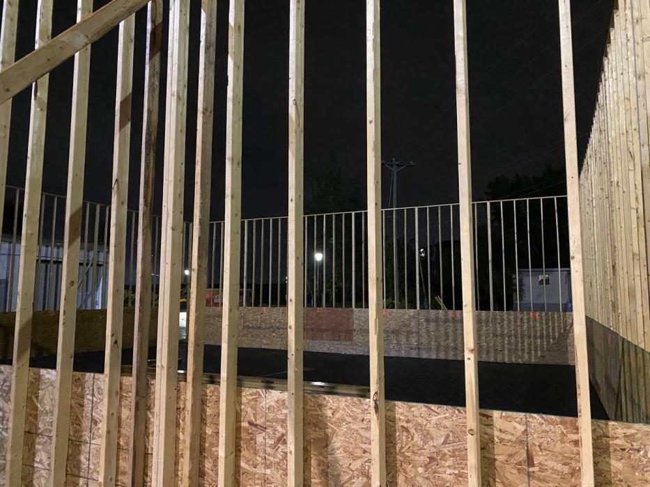 נעכטן האט מען אנגעהויבן די בוי ארבייט פאר די סוכה 