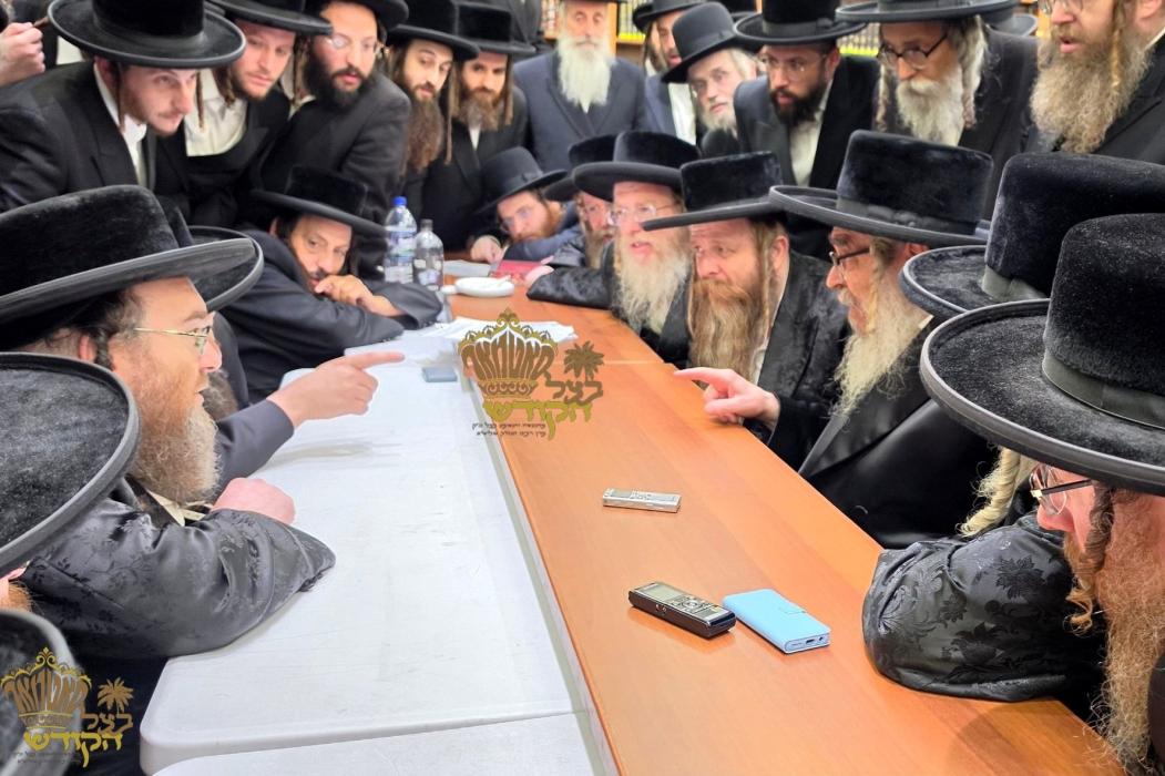 🌴בצל הקודש 🌴 
רבינו שליט''א ביי ניחום אבלים היינט 