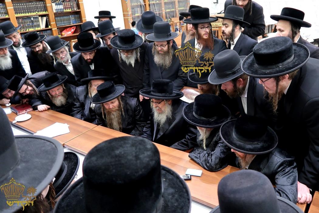 🌴בצל הקודש 🌴 
רבינו שליט''א ביי ניחום אבלים היינט 