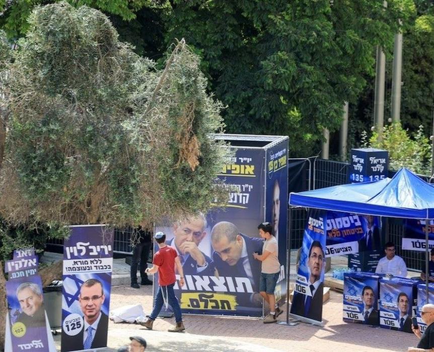 ארום 140,000 ליכוד מעמבערס שטימען היינט אין די פאר