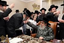 🌴בצל הקודש🌴
רבינו שליט''א ביי התחלת כתיבת ספר תורה