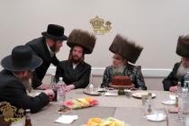 🌴בצל הקודש🌴 
רבינו שליט"א ביים שמחת הוואכנאכט לבן 