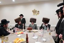 🌴בצל הקודש🌴 
רבינו שליט"א ביים שמחת הוואכנאכט לבן 