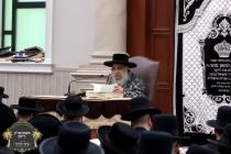 כ''ק רבינו הגה''ק שליט"א ביים פארלערנען דעם ערשטע 
