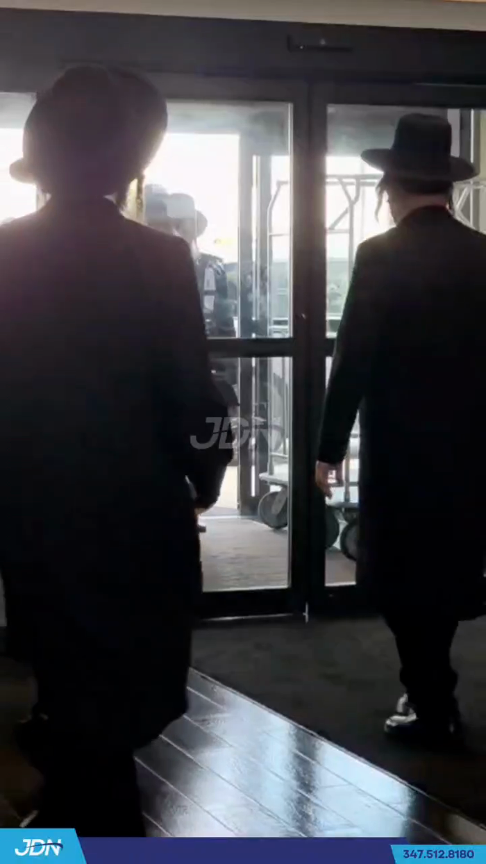 האדמו"ר מוויזניץ פון מאנסי ביים אנקומען צום טיטערב