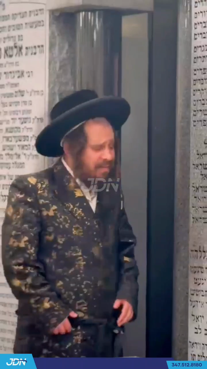 האדמו״ר מקרעטשניף כפר עטה איז מתפלל אין אהל אדמו״ר
