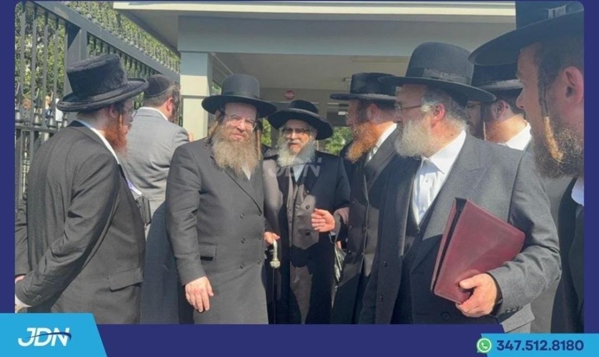 האדמו"ר מסאטמאר ארויסקומענדיג פון ווייסן הויז נאכן