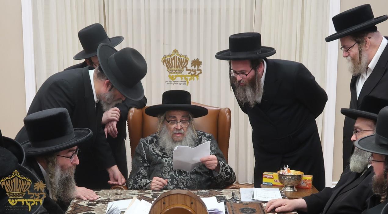 🌴בצל הקודש🌴
אין די פארגאנגענע טעג איז פארגעקומען א