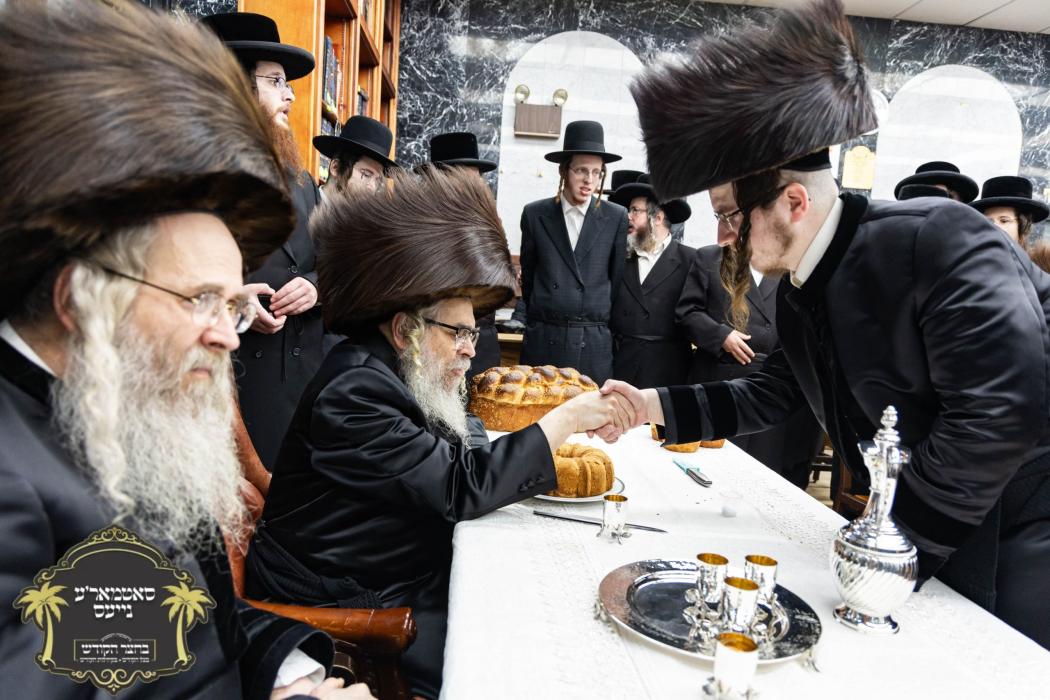 כ''ק רבינו הגה''ק שליט''א ביים ברית מילה פון נכד א