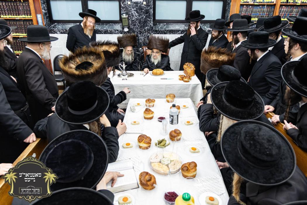 כ''ק רבינו הגה''ק שליט''א ביים ברית מילה פון נכד א