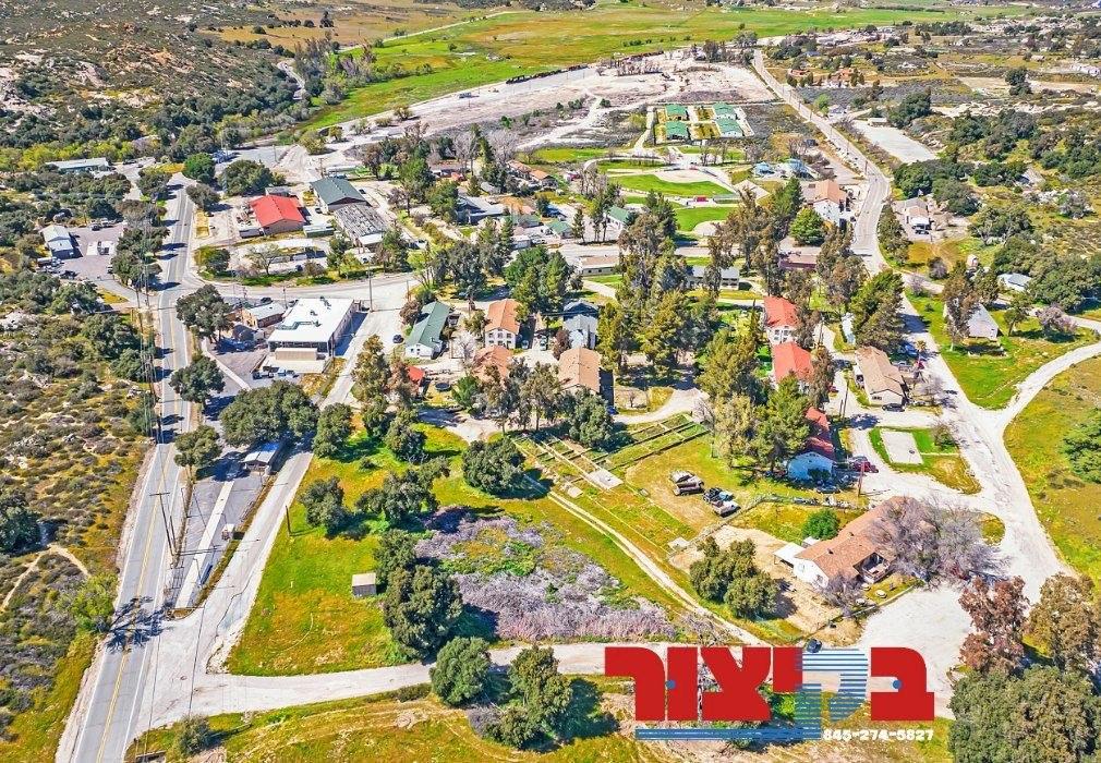 א פרישע ישוב?

בלויז א שעה אוועק פון סאן דיעגא, קא