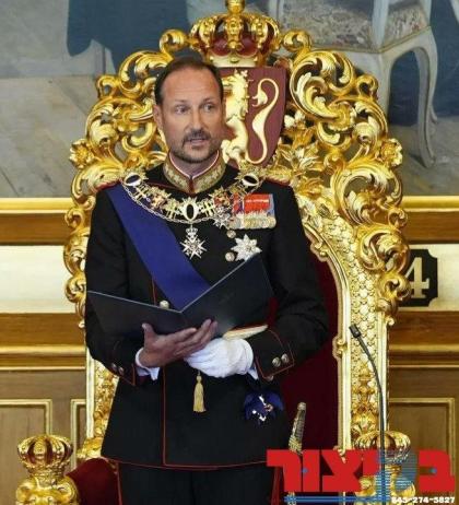 קרוין פרינץ האאקאן איז געווארן איינגעשוואוירן אלס 