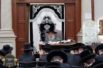 כ''ק רבינו הגה''ק שליט"א ביים פארלערנען דעם סוגיא 