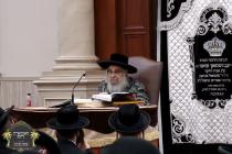כ''ק רבינו הגה''ק שליט"א ביים פארלערנען דעם סוגיא 