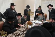 🌴בצל הקודש🌴
אין די פארגאנגענע טעג איז פארגעקומען א