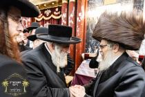 כ''ק רבינו הגה''ק שליט''א ביים ברית מילה פון נכד א
