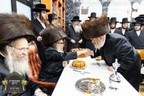 כ''ק רבינו הגה''ק שליט''א ביים ברית מילה פון נכד א