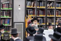 כ''ק רבינו הגה''ק שליט"א ביים פארלערנען א סוגיא שי