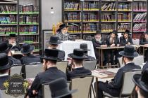 כ''ק רבינו הגה''ק שליט"א ביים פארלערנען א סוגיא שי