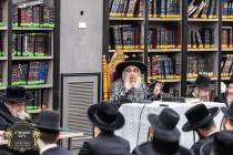 כ''ק רבינו הגה''ק שליט"א ביים פארלערנען א סוגיא שי