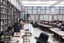 כ''ק רבינו הגה''ק שליט"א ביים פארלערנען א סוגיא שי
