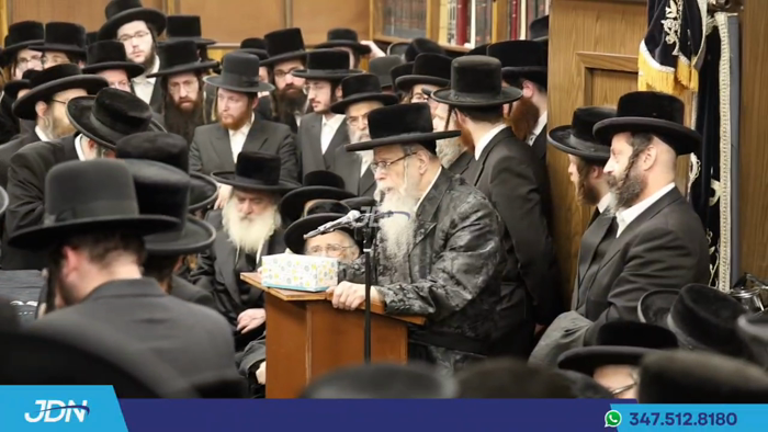 האדמו"ר מדינוב ביים מספיד זיין הגה"צ אבד"ק זאליזשא