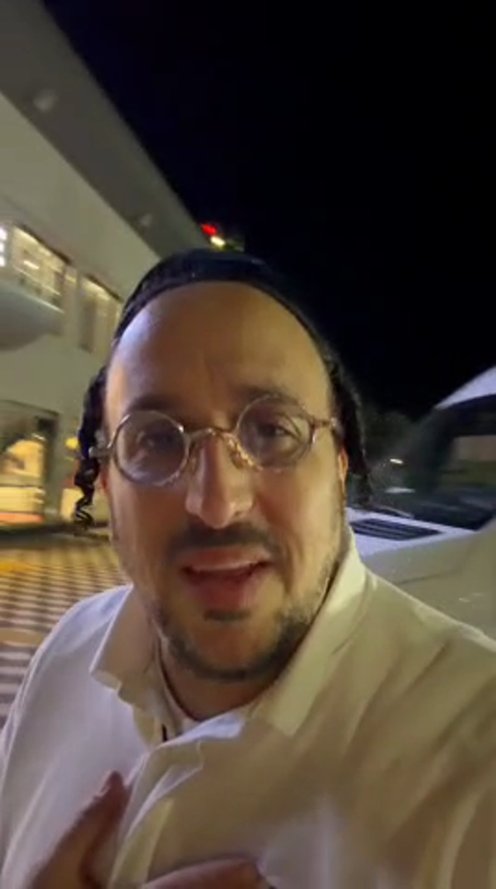 זינגער ליפא שמעלצער מעלדט אז זיין רענצל מיט אלע זי