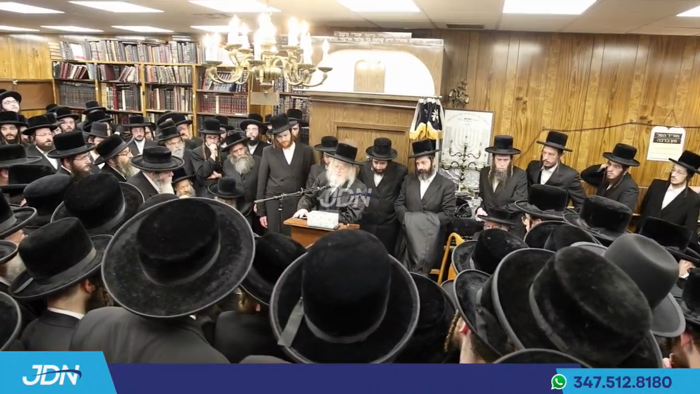 האדמו"ר ממונקאטש ביים מספיד זיין הגה"צ אבד"ק זאליז