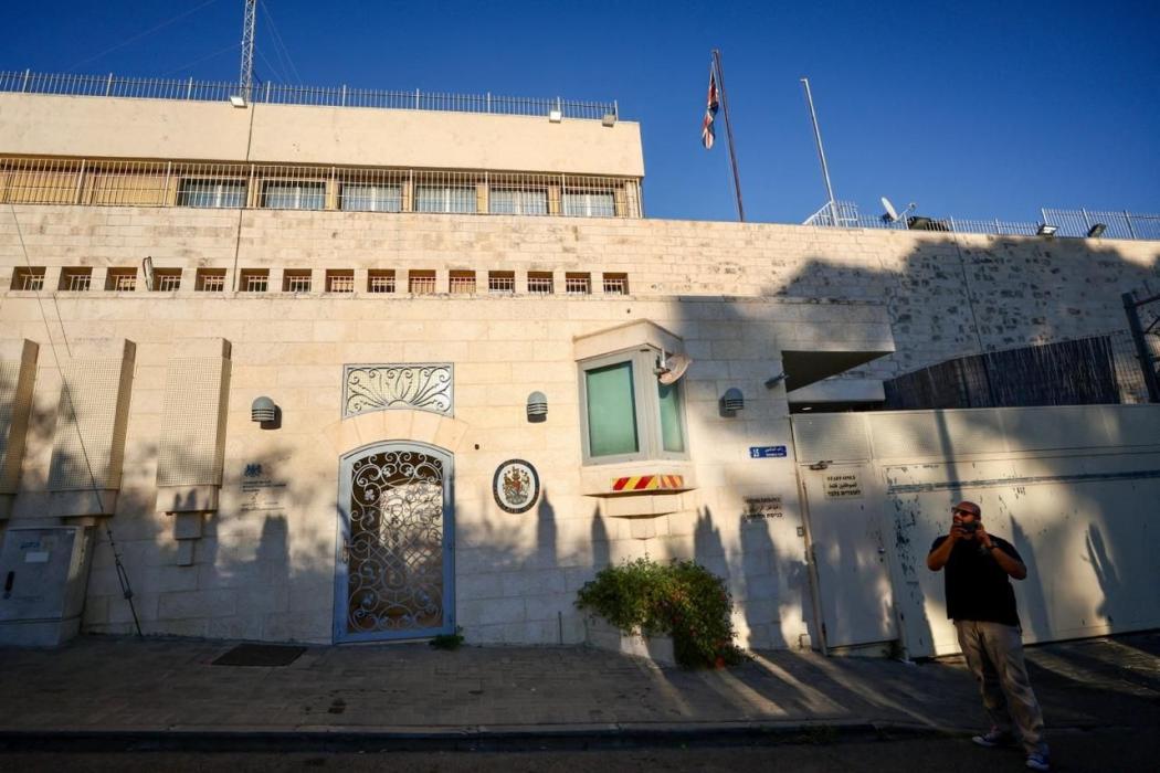 מדינת ישראל האט פארארדנט די בריטישע קאנסולאט אין מ