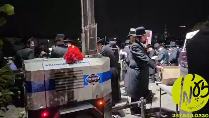 וויליאמסבורג - הונדערטער ביי תשליך ביים קענט עווענ