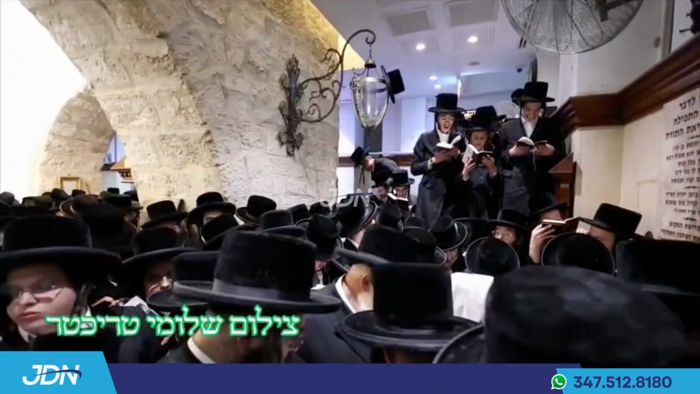 האדמו"ר מלעלוב ביי סליחות י"ג מידות ביים קבר רחל.