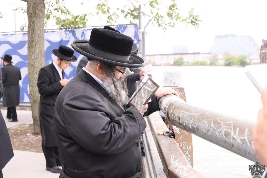 אמירת תשליך פון כ"ק מרן אדמו"ר שליט"א נעכטן נאך קר