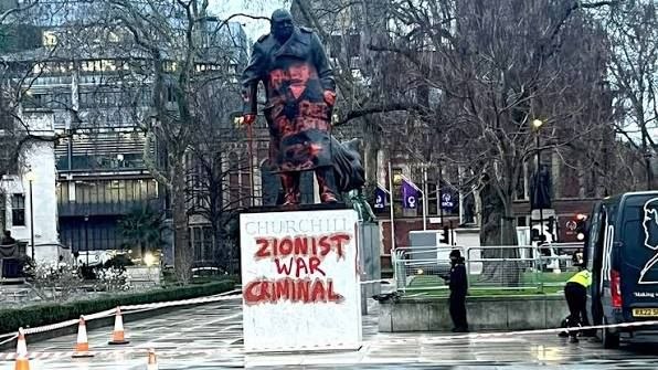 א פרא פאלעסטינער אקטיוויסט וואס האט באשפריצט מיט פ