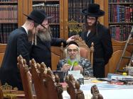 🌴בצל הקודש🌴 
רבינו שליט"א ביים קלויבן אתרוגים לכבו